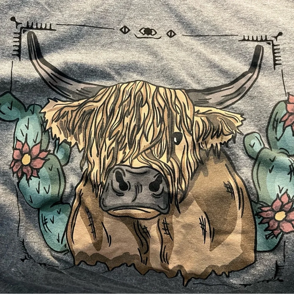Rowdy Crowd Gray Highland Cow Tee - Picture 2 of 3